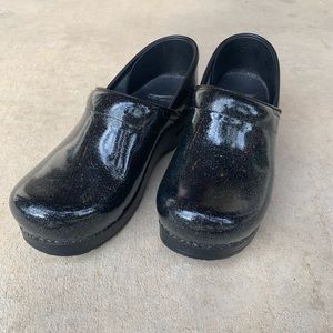 Black sparkle danskos